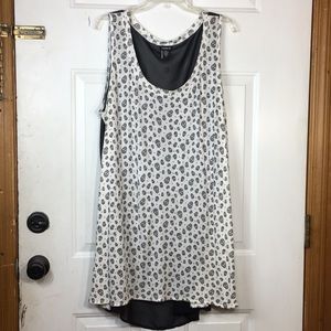 Torrid white and black skull tank size 3